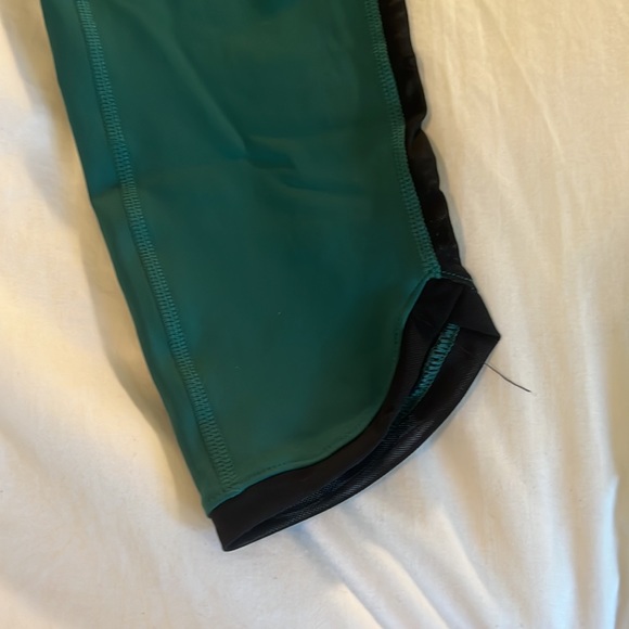 Born Primitive v-cut waistband leggings. Squat proof! - Picture 4 of 7